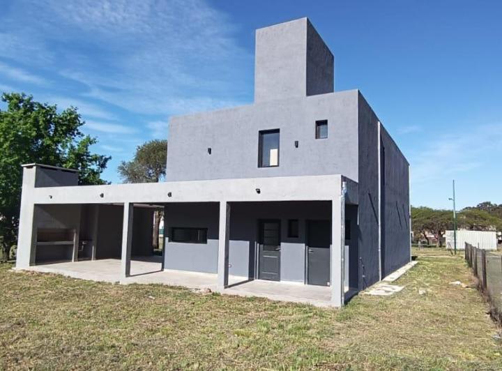 Casa · 190m² · 2 Ambientes · 2 Cocheras