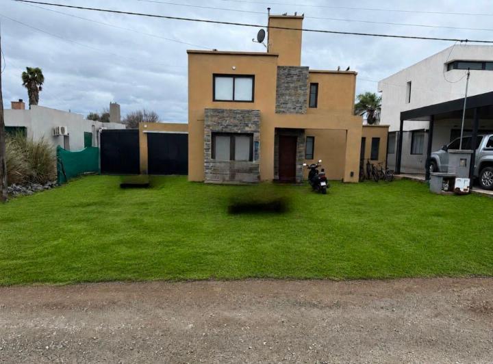 Casa · 179m² · 6 Ambientes · 2 Cocheras