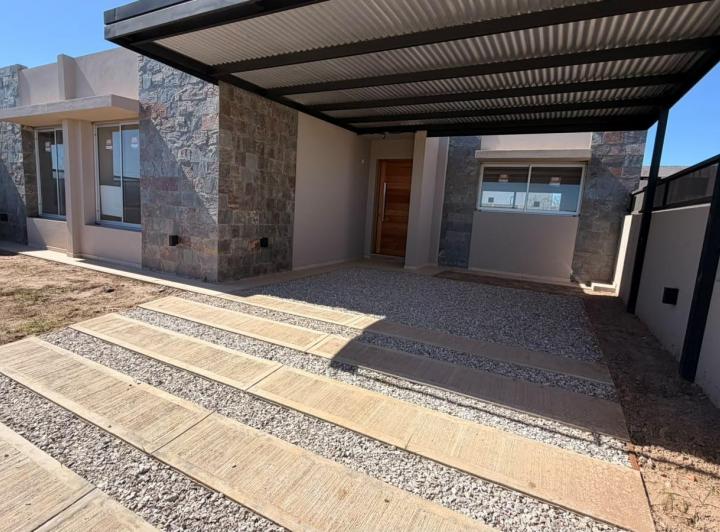 Casa · 300m² · 5 Ambientes · 2 Cocheras