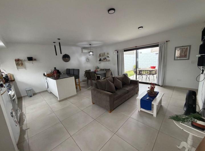 Casa · 76m² · 3 Ambientes · 1 Cochera