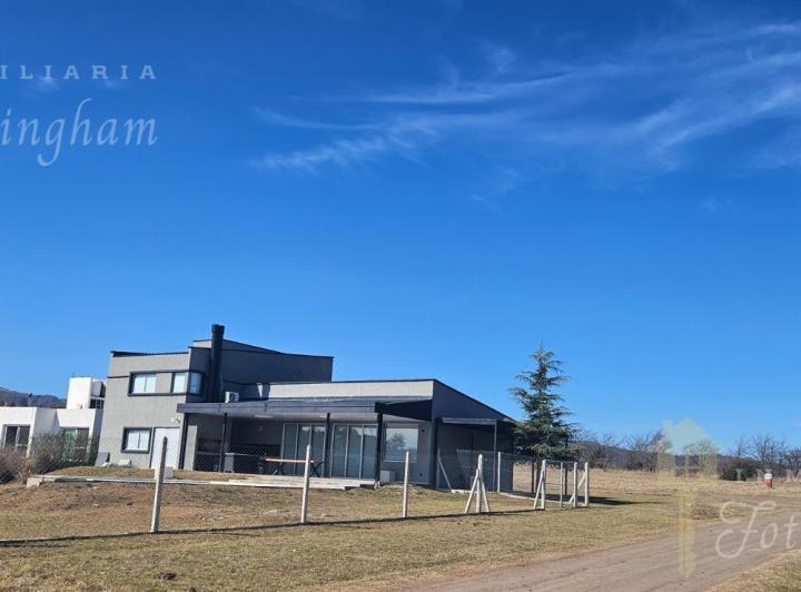 Casa · 1212m² · 5 Ambientes · 1 Cochera