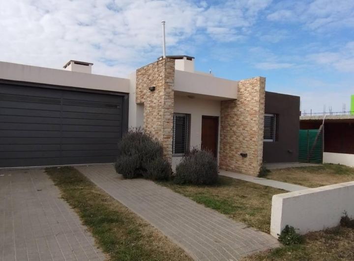 Casa · 120m² · 7 Ambientes · 2 Cocheras