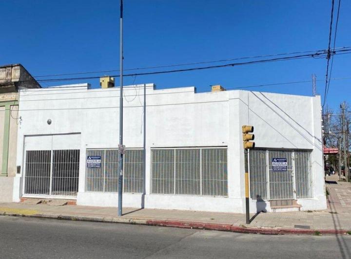 Local comercial · 200m² · 3 Ambientes · 1 Cochera