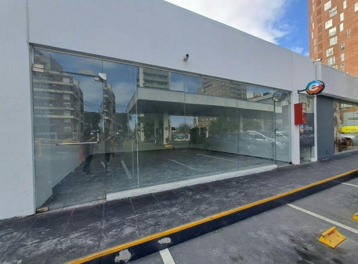 Local comercial · 48m² · 1 Ambiente · 10 Cocheras