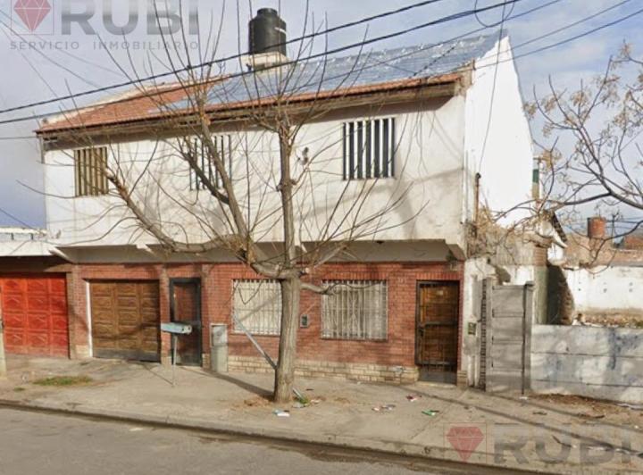 Casa · 193m² · 9 Ambientes · 2 Cocheras