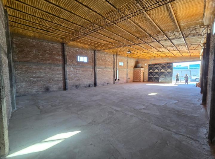 Bodega-Galpón · 180m²