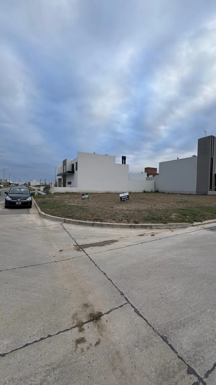 VENTA LOTE SOLARES DE MANANTIALES APTO DUPLEX