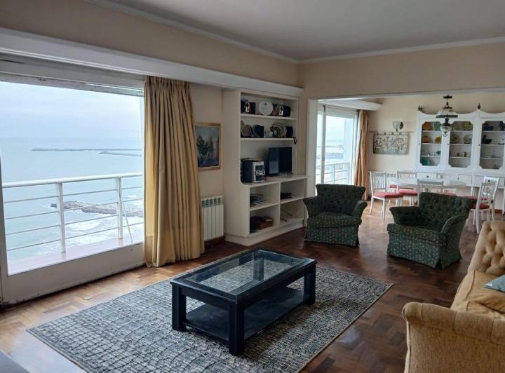 Departamento · 151m² · 4 Dormitorios · 2 Cocheras