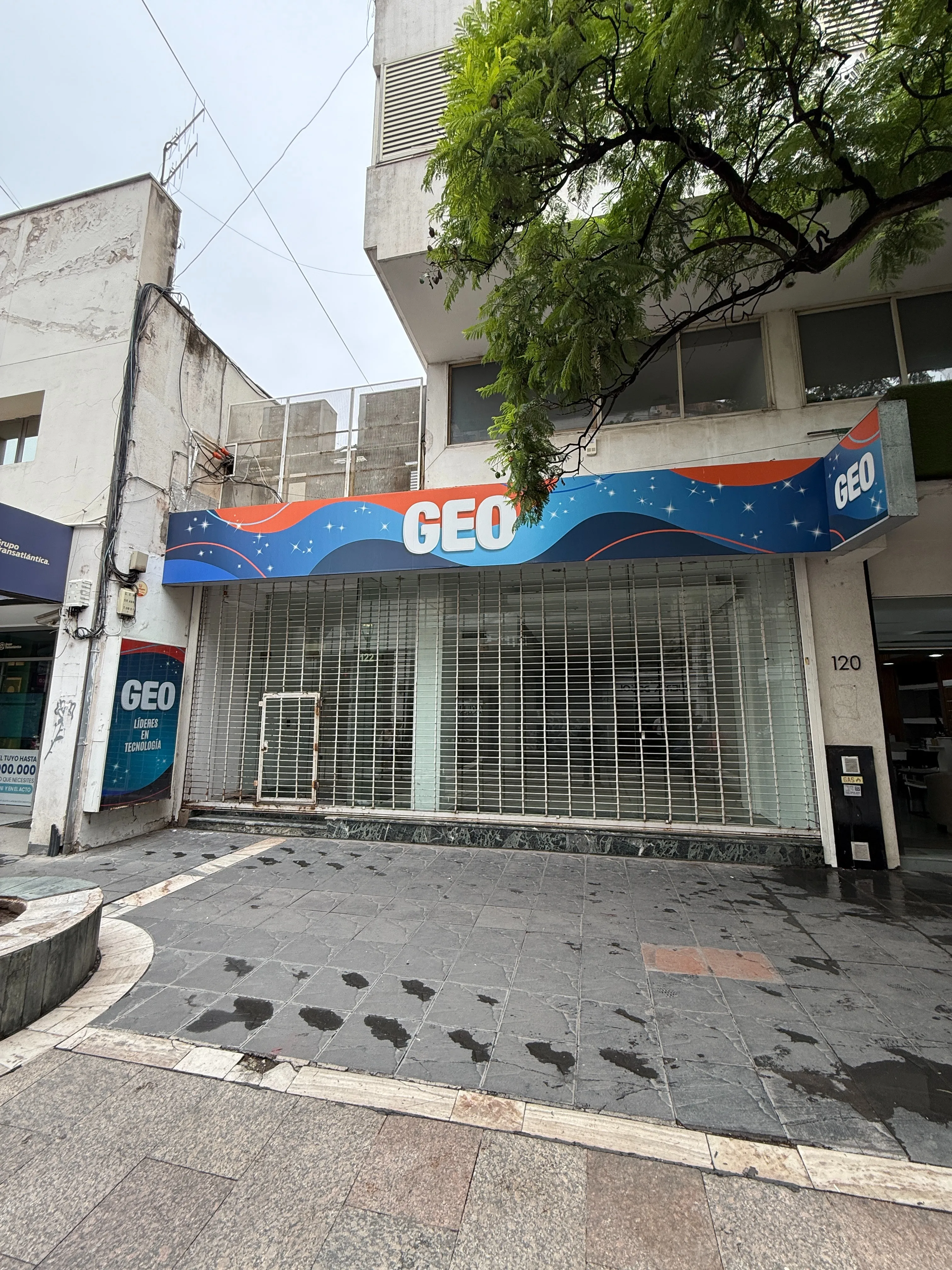 Se Alquila excelente Local Comercial en peatonal 25 de Mayo