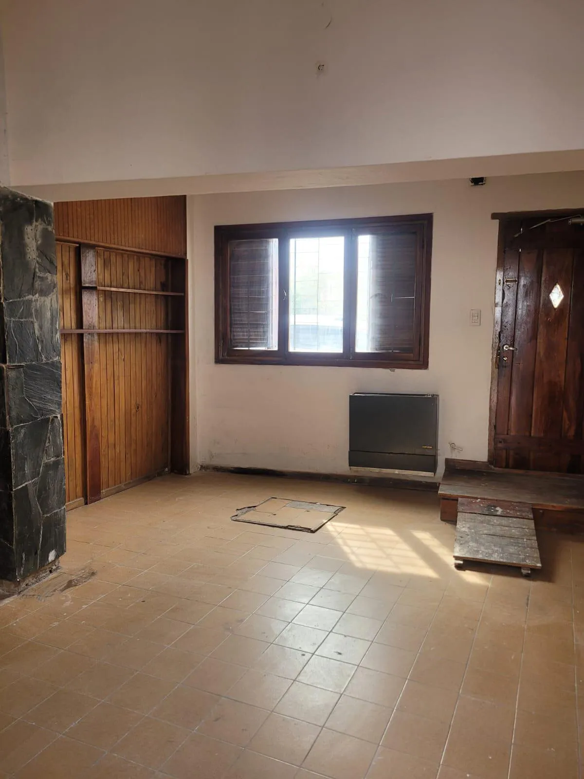Casa. 2 dorm. 1 baño. Patio de cemento. Terraza con asador. B San Martín.