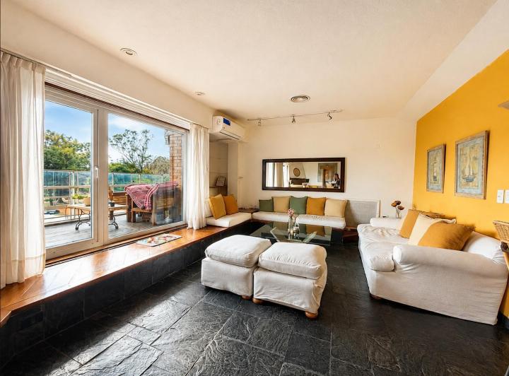 Departamento · 220m² · 4 Ambientes · 1 Cochera