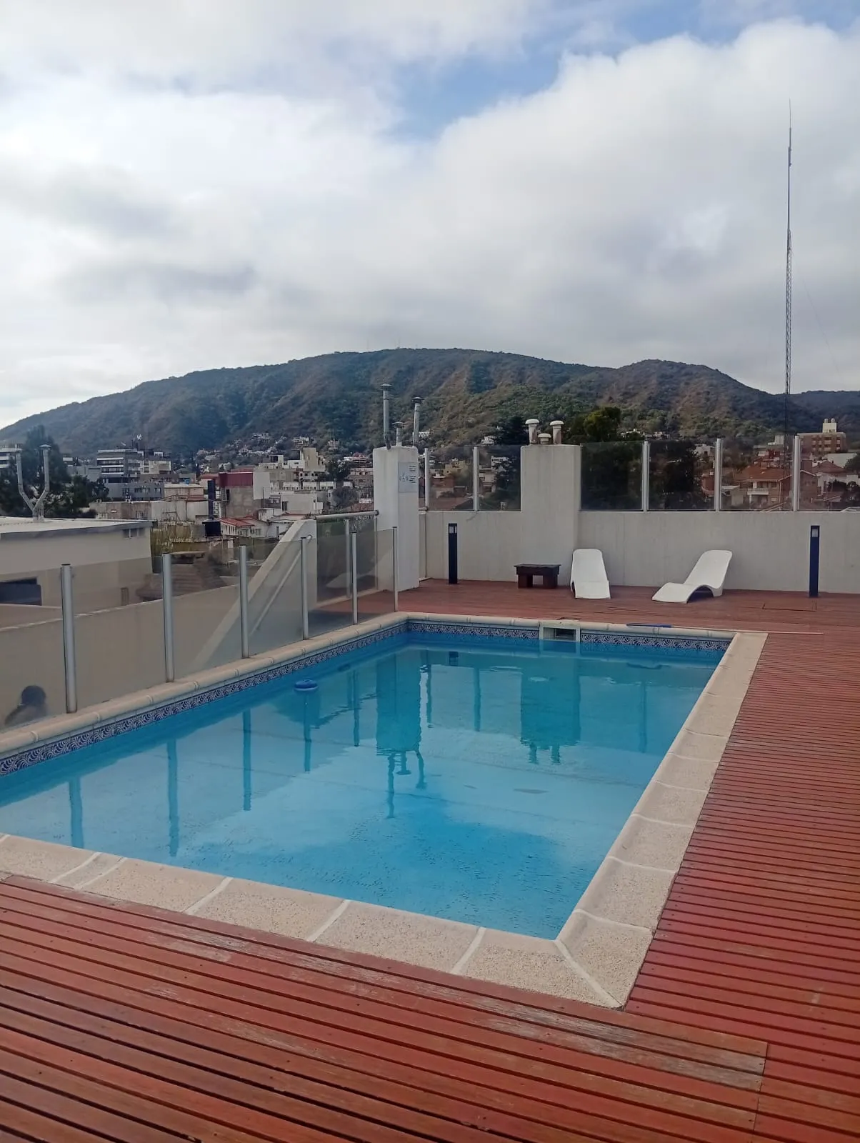 ALQUILO ANUAL AMOBLADO ! COCH Y PISCINA VCP !!