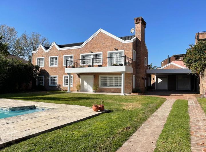 Casa · 440m² · 7 Ambientes · 6 Cocheras