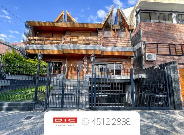 Casa · 440m² · 8 Ambientes