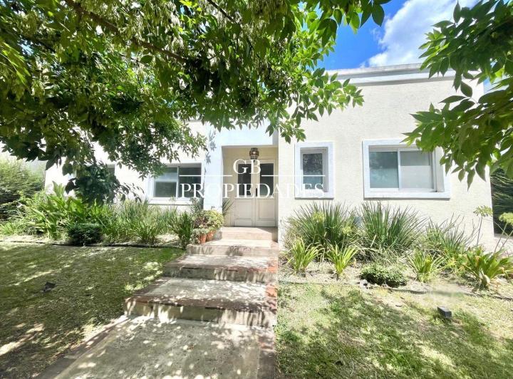 Casa · 145m² · 4 Ambientes · 3 Cocheras