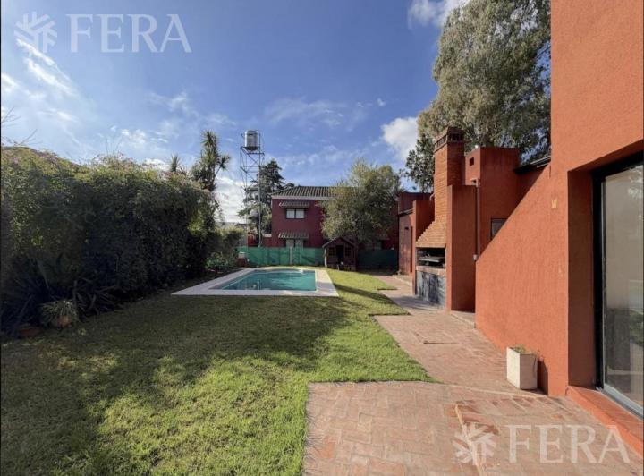 Casa · 223m² · 4 Ambientes · 1 Cochera