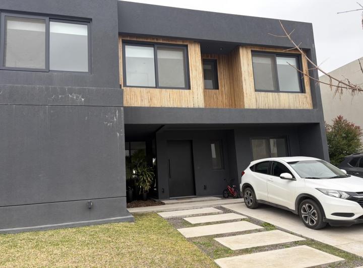 Casa · 219m² · 6 Ambientes