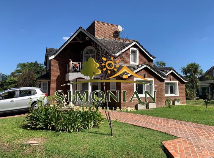 Casa · 180m² · 1 Ambiente · 1 Cochera