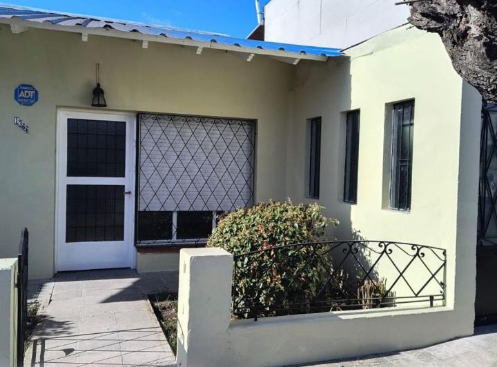 Casa · 100m² · 3 Ambientes · 2 Cocheras
