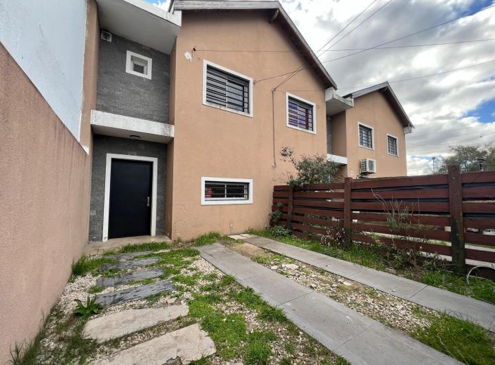 Casa · 70m² · 3 Ambientes · 1 Cochera