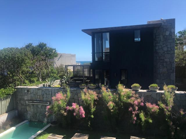 Casa · 250m² · 4 Dormitorios · 1 Cochera