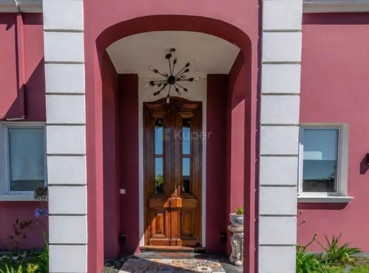 Casa · 208m² · 5 Ambientes · 2 Cocheras