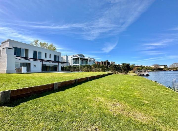 Casa · 359m² · 7 Ambientes · 1 Cochera