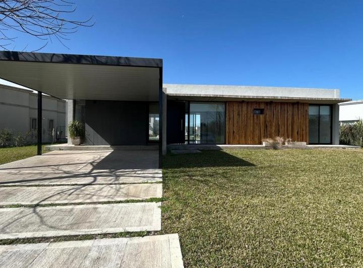 Casa · 151m² · 4 Ambientes · 4 Cocheras