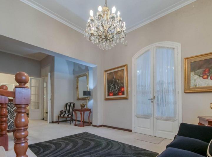Casa · 280m² · 5 Ambientes · 1 Cochera