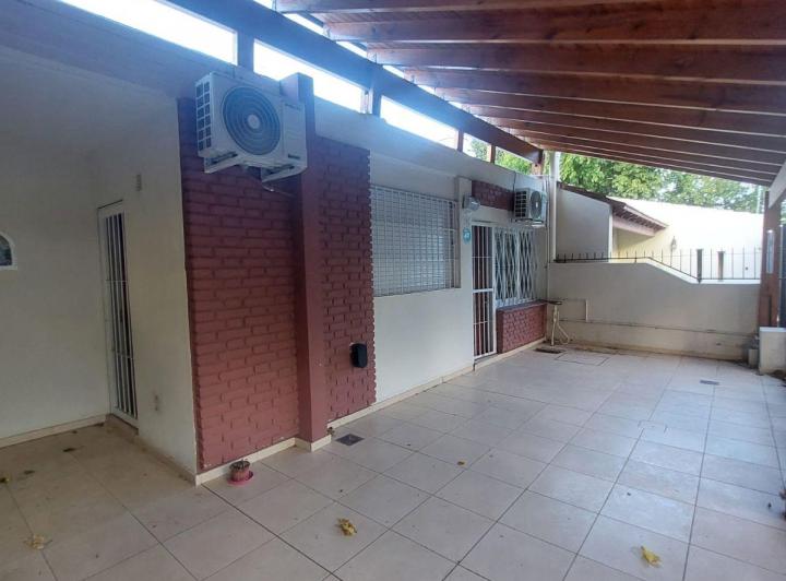 Casa · 110m² · 6 Ambientes · 2 Cocheras