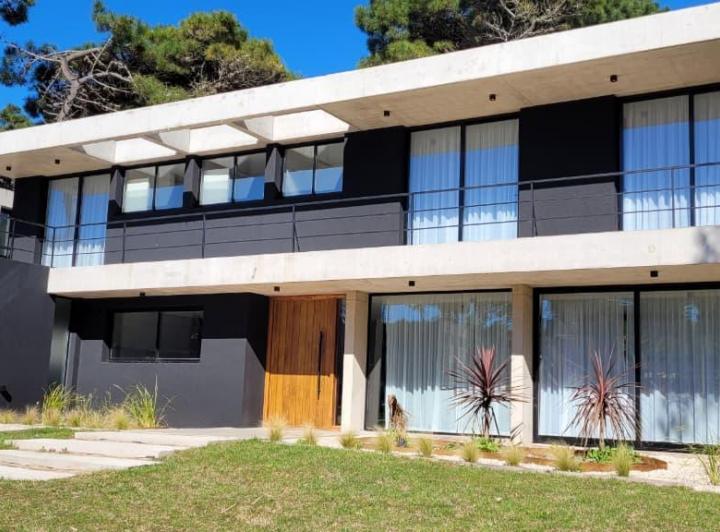 Casa · 260m² · 4 Dormitorios