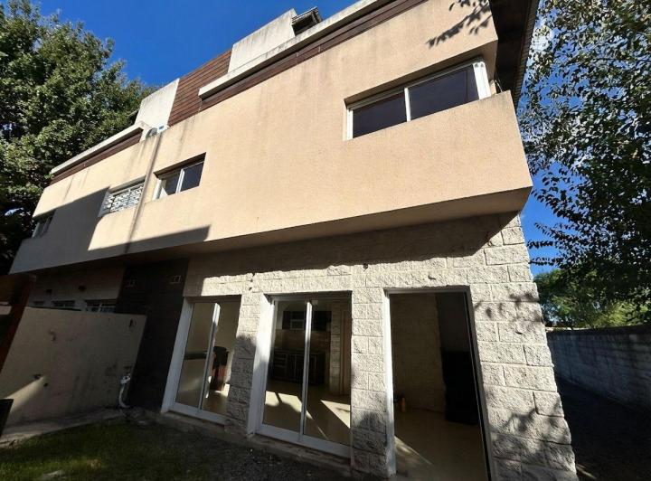 Casa · 100m² · 4 Ambientes · 1 Cochera