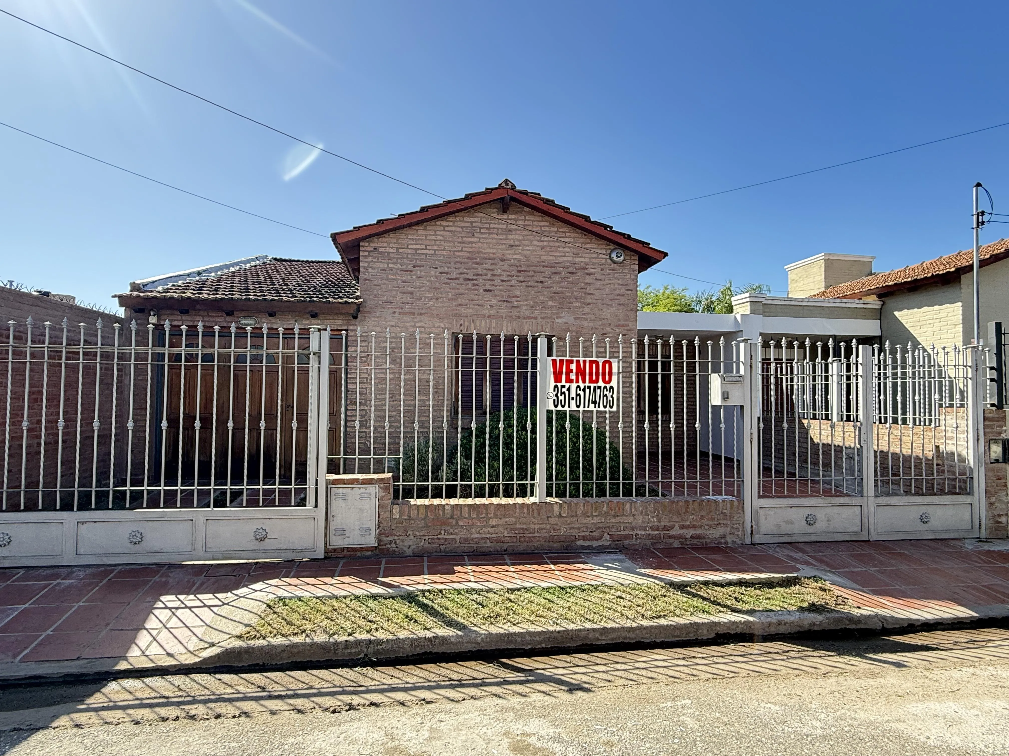 CASA EN ALQUILER 3DOR "COMPLEJO LOS MANANTIALES" PATIO ENORME B. LOS BOULEVARES