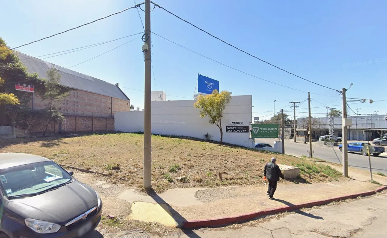 Terreno Esquina Sagrada Familia En Venta Parque Tablabada