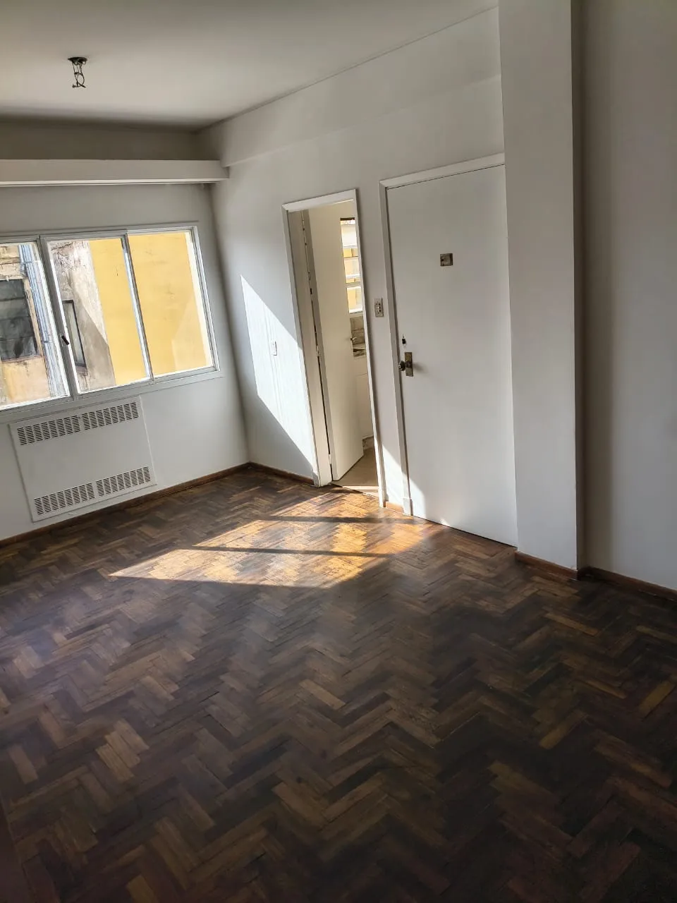 Alquilo dep 1 dormitorio en en Centro, Av. Maipú 135 a metros de Olmos