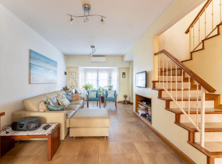 Casa · 270m² · 6 Ambientes · 1 Cochera