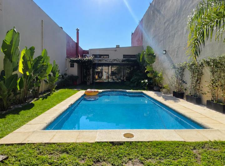 Casa · 550m² · 7 Ambientes · 4 Cocheras