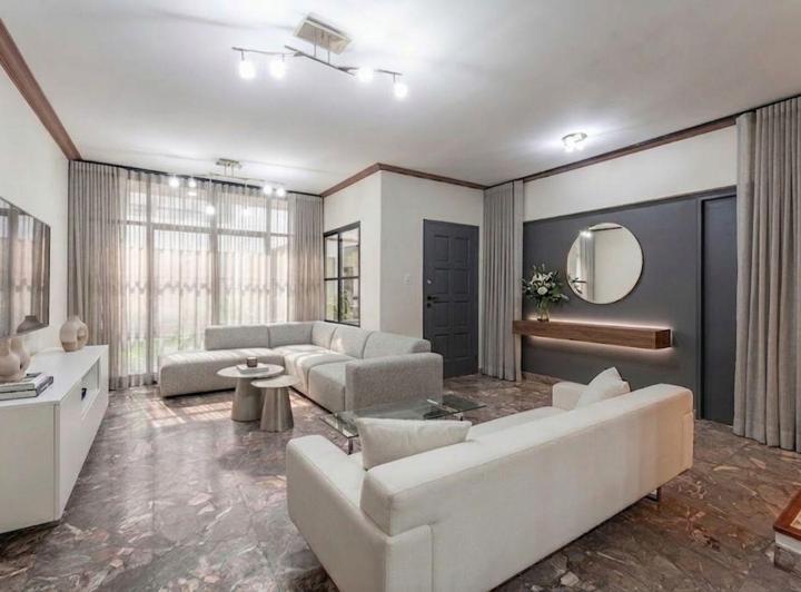 Casa · 252m² · 4 Ambientes · 2 Cocheras