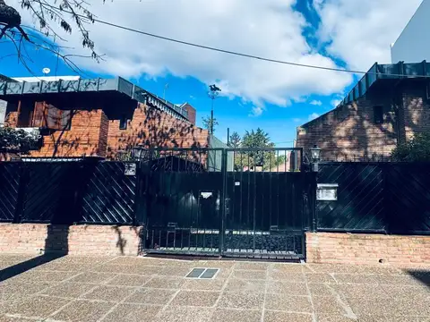 Casa en Alquiler en San Isidro Vias / Rolon, San Isidro