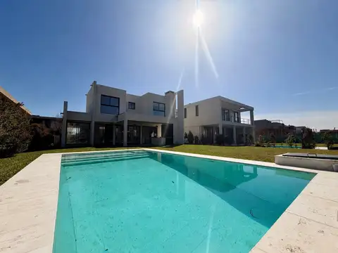 Casa en Alquiler en Nordelta Carpinchos, Nordelta