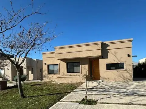 Casa en Venta en Pilar del Este - Santa Elena, Countries y Barrios Cerrados en Pilar