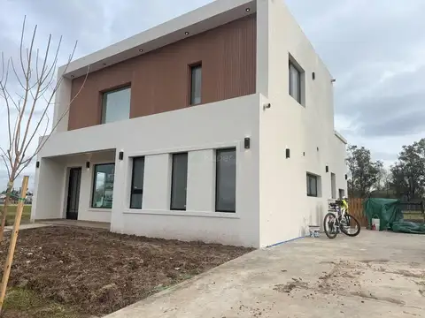 Casa en Venta en Pilar Del Este, Countries y Barrios Cerrados en Pilar