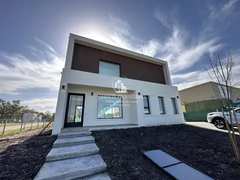 Casa en Venta en Pilar Del Este - Santa Sofia, Countries y Barrios Cerrados en Pilar