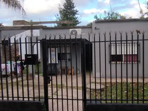 Casa en Venta en Barrio Manzanares, Villa Luzuriaga