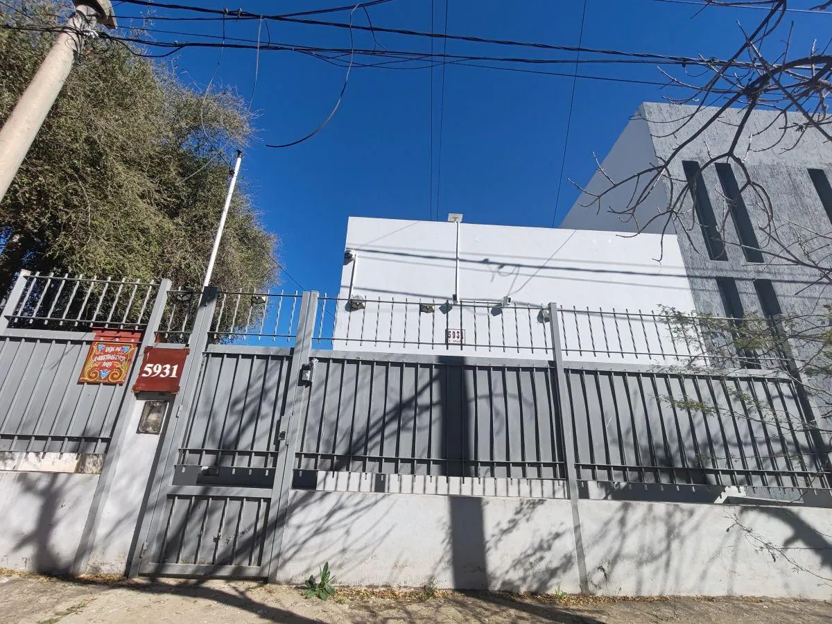 Villa Belgrano - Venta Casa 1 Dorm Jardín Quincho y Parrilla - Cochera 3 Autos Paneles Solares
