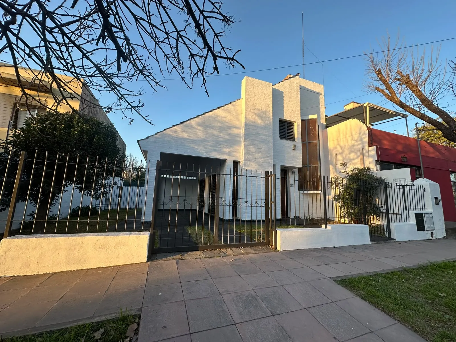 IMPERDIBLE CASA EN ZONA PREMIUM DE ARGUELLO! IMPUESTOS INCLUIDOS!