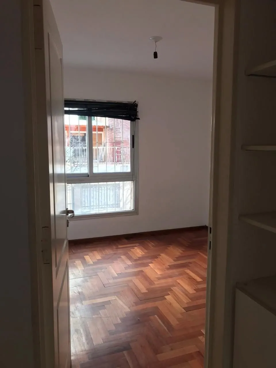 Alquilo dpto 2 dorm c/balcón. Nueva Córdoba.