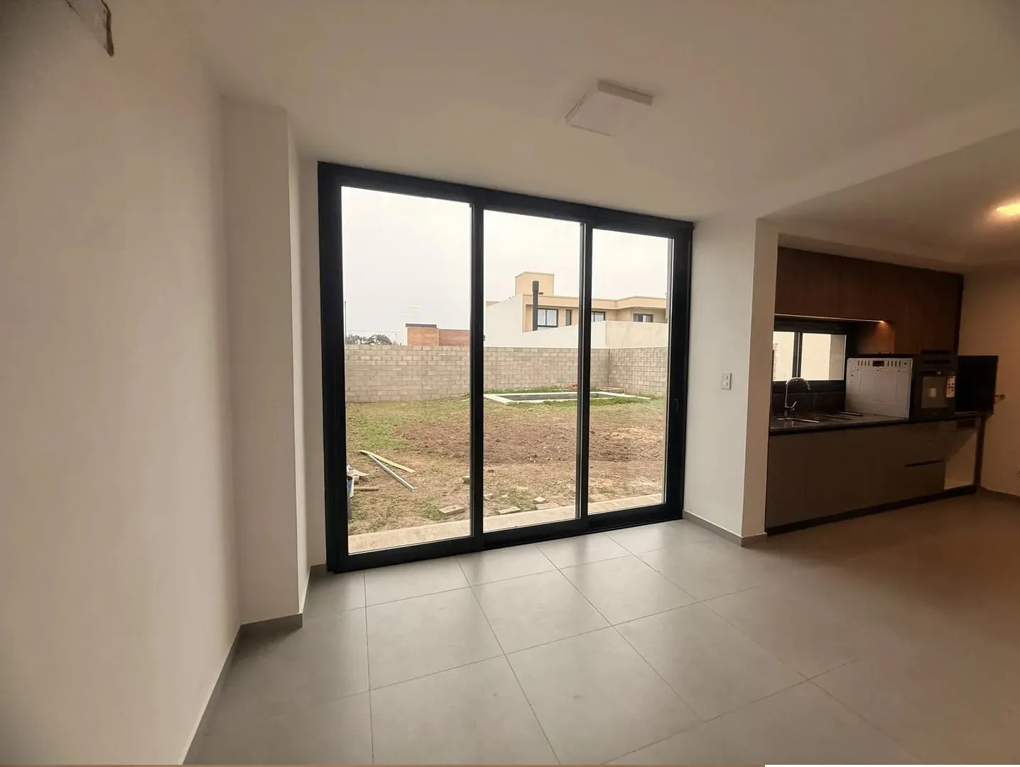 CASA EN ALQUILER – DISTRITO SUR - Av. Valparaiso
