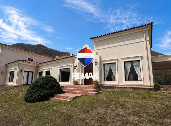Casa · 850m² · 9 Ambientes · 2 Cocheras