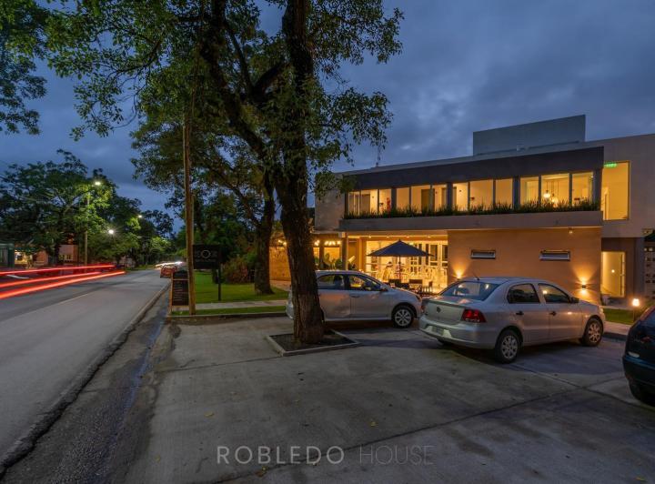 Hotel · 900m²